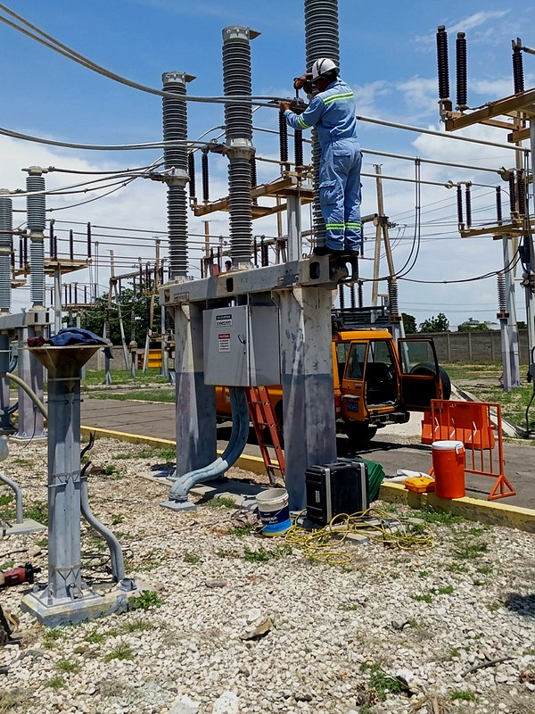Construcción y montaje en subestación de alta tensión